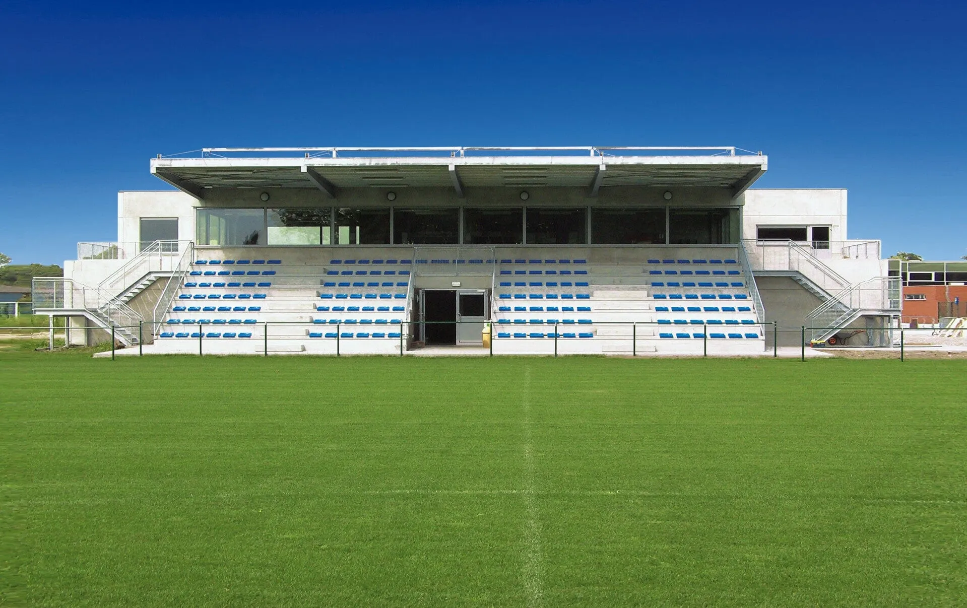 Het voetbalcomplex van V.C. Nazareth-Eke in de Drapstraat