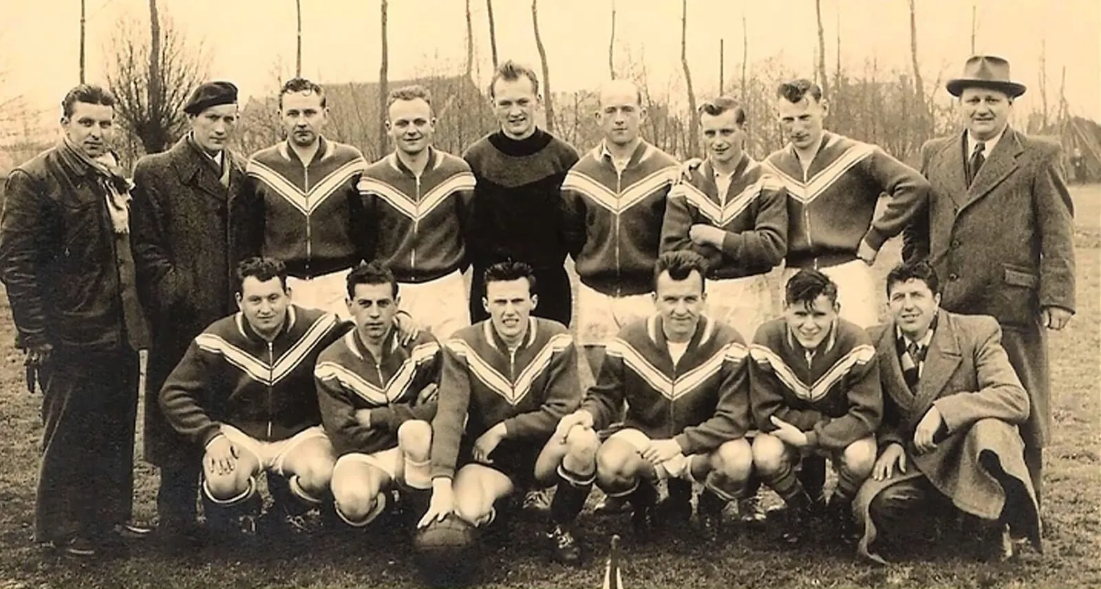 Oude ploegfoto in sepia uit het clubarchief